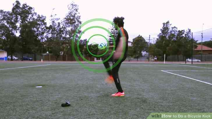 Image intitulée Faire un Bicycle Kick Step 7